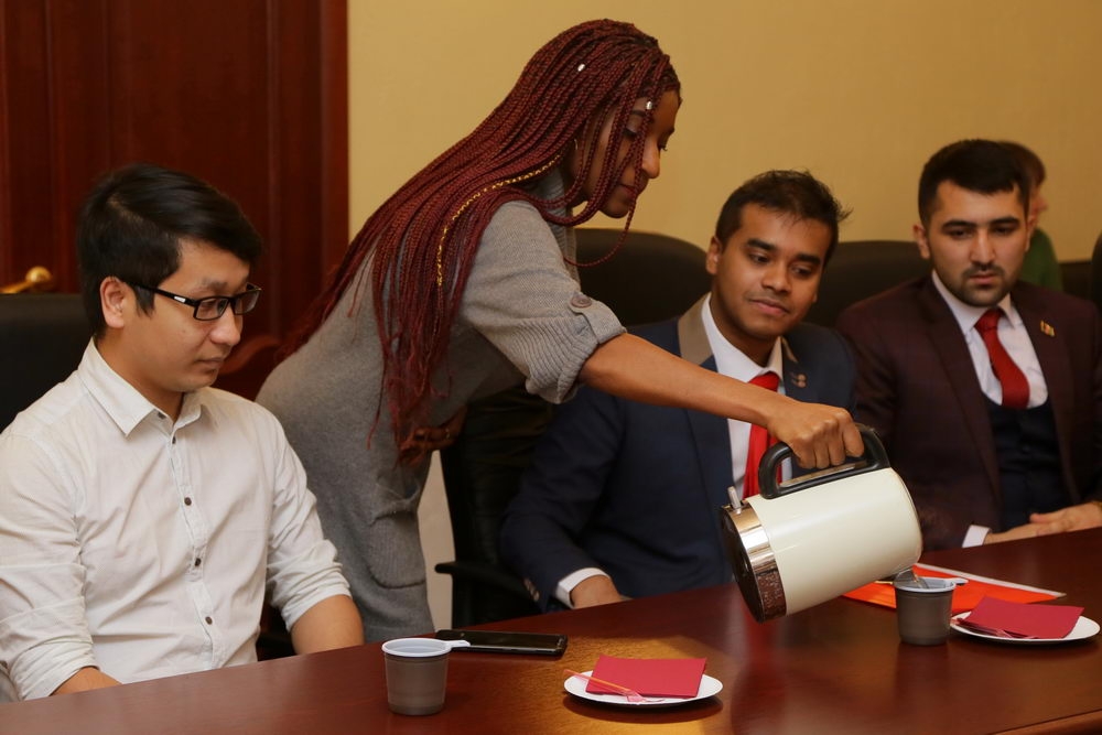 Чай с ароматом дружбы и взаимопонимания