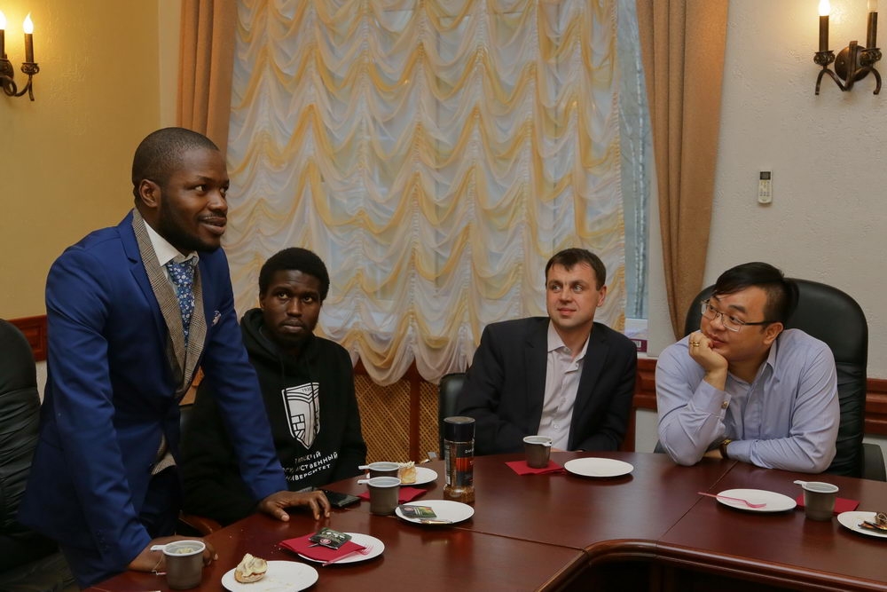 Чай с ароматом дружбы и взаимопонимания