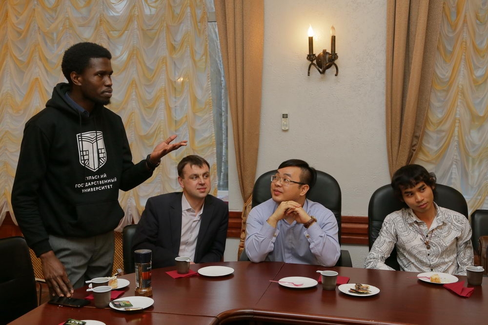 Чай с ароматом дружбы и взаимопонимания