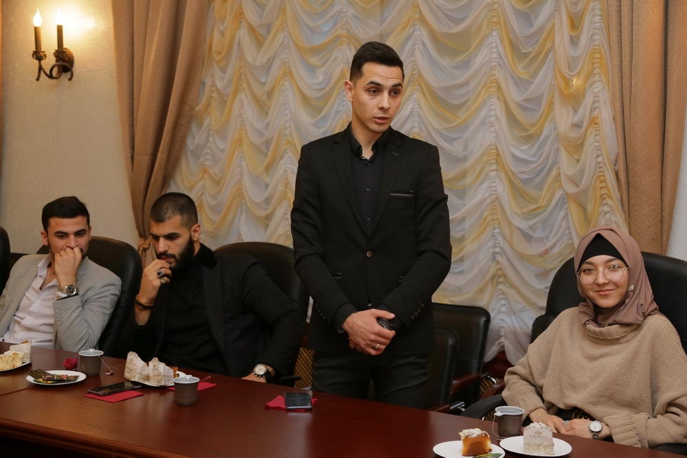 Чай с ароматом дружбы и взаимопонимания