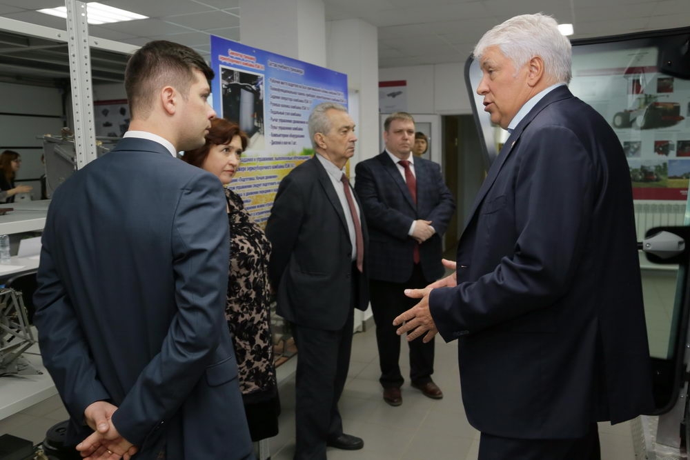 Образовательному процессу — модернизация. Выпускникам — трудоустройство. 