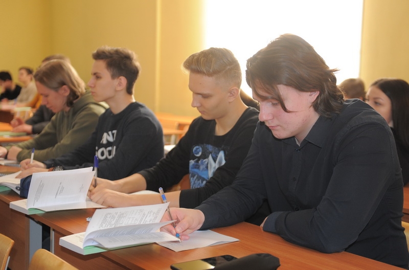 Старшеклассники, готовьтесь к экзамену по физике в ТулГУ!     