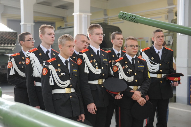 Из кадетов — в студенты и курсанты    