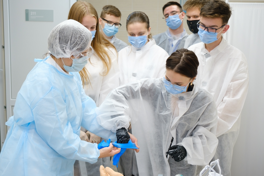  Быть готовыми помогать людям