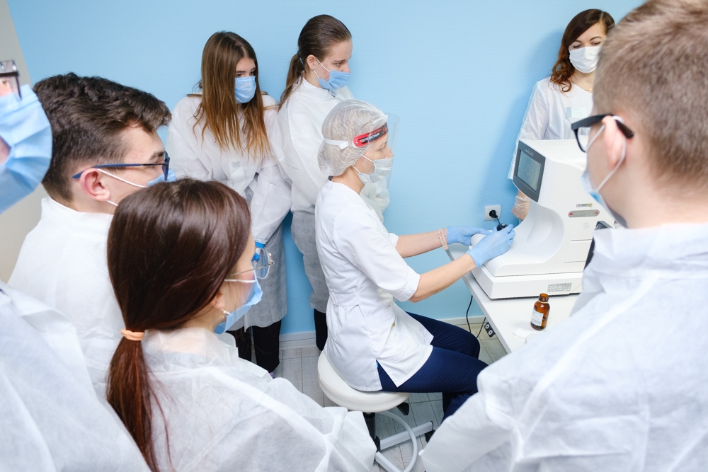  Быть готовыми помогать людям