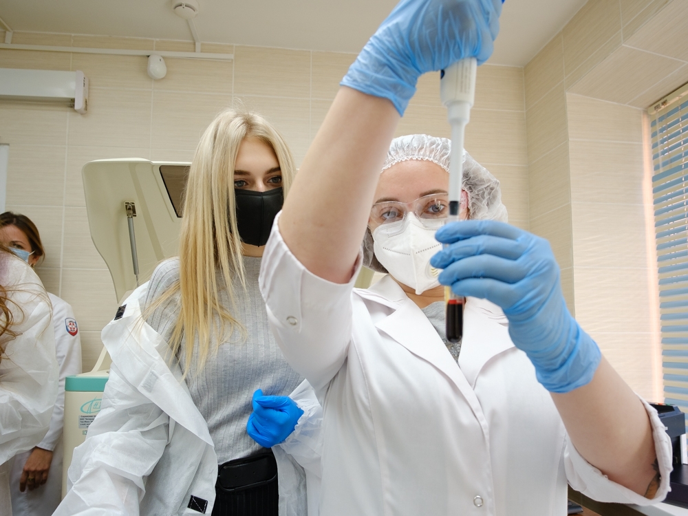  Быть готовыми помогать людям