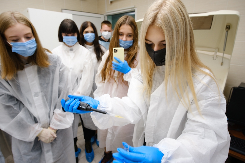  Быть готовыми помогать людям