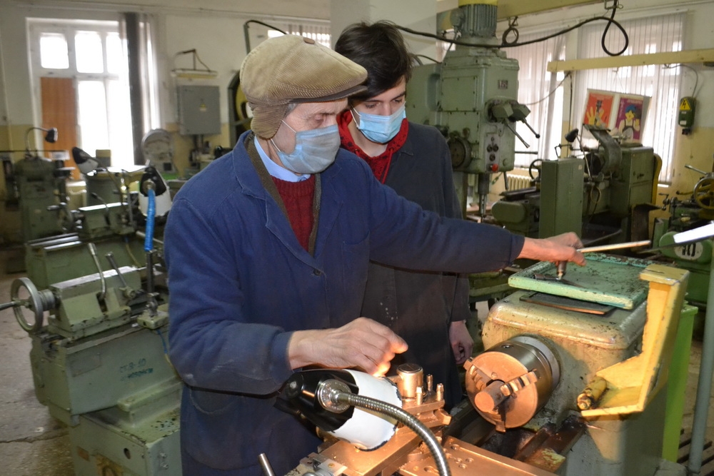 Скребок и втулка как результаты экзамена