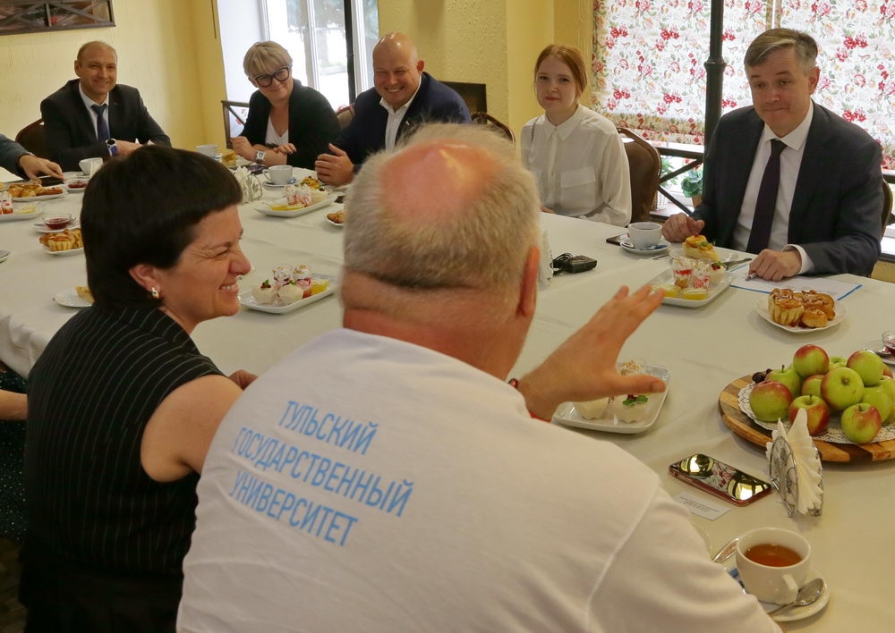 Встреча со вкусом яблочного десерта