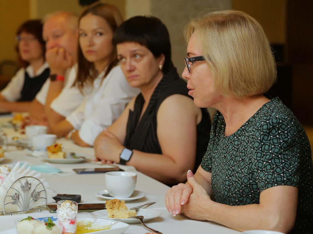 Встреча со вкусом яблочного десерта