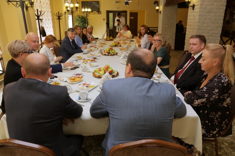 Встреча со вкусом яблочного десерта