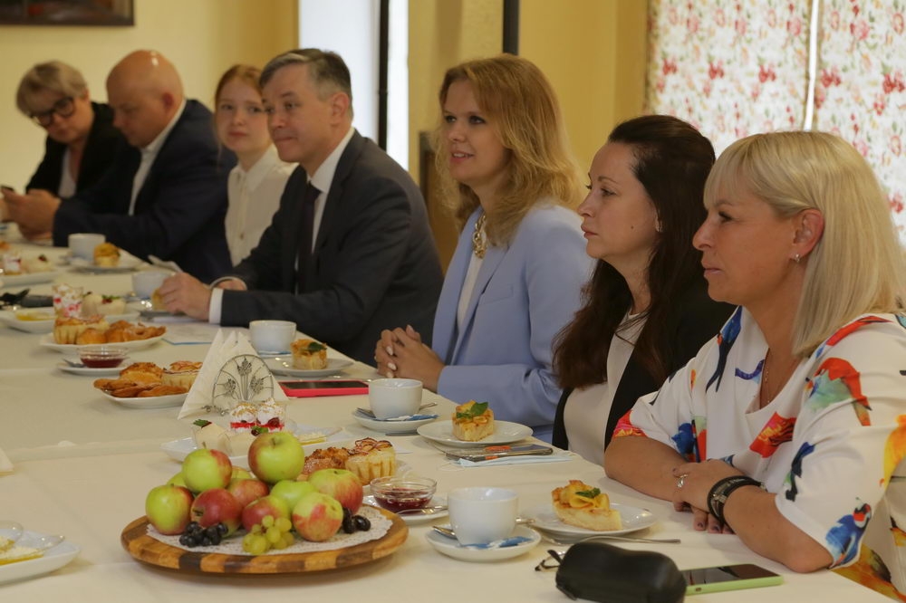 Встреча со вкусом яблочного десерта