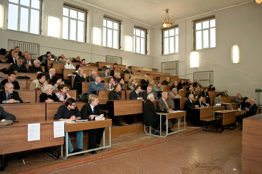 Деканы слушают лекции