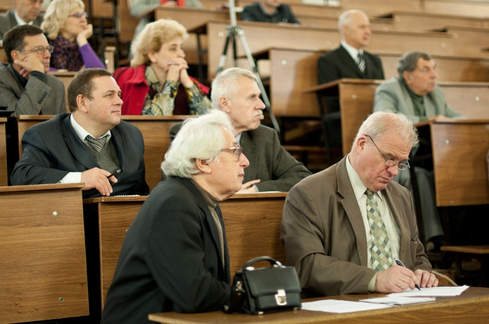 Деканы слушают лекции