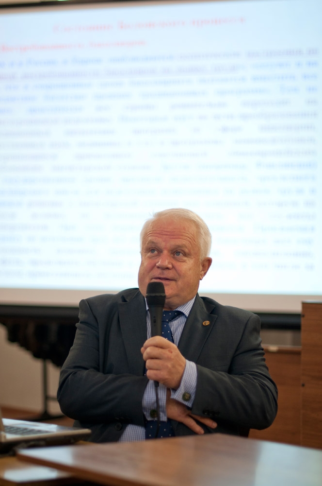 Деканы слушают лекции