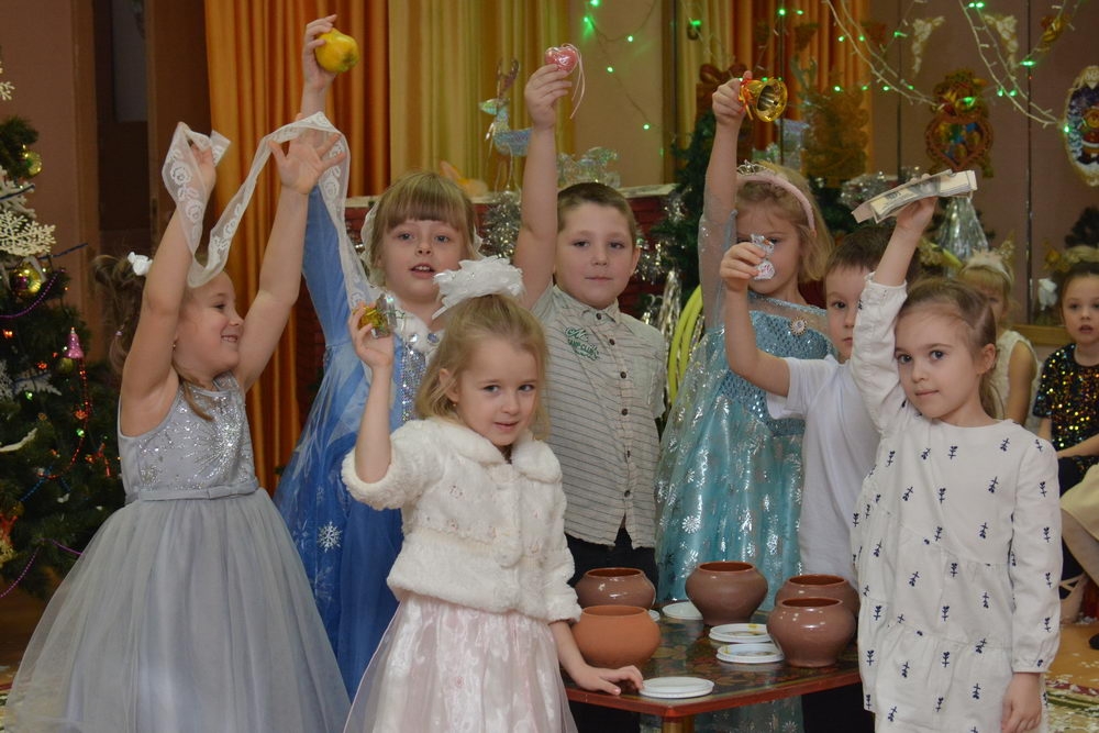 «Веселится мой народ, Колядка в гости к нам идёт»