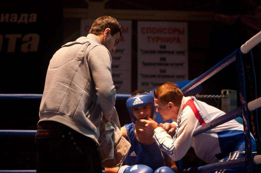 Студенты ТулГУ болеют за наших боксеров