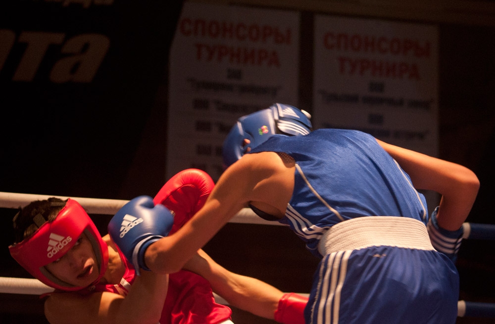 Студенты ТулГУ болеют за наших боксеров