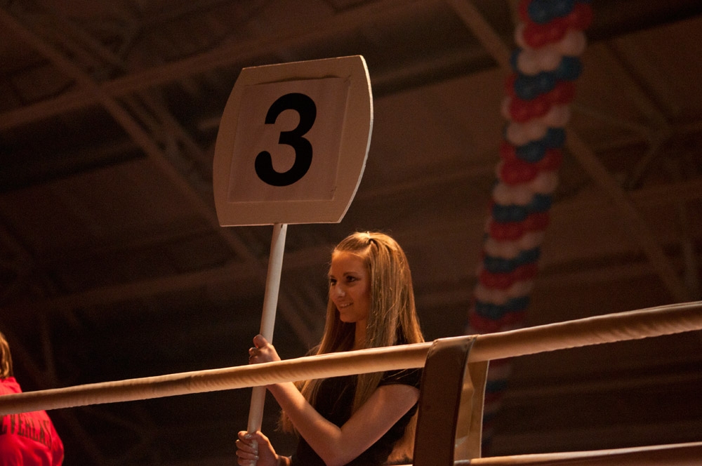 Студенты ТулГУ болеют за наших боксеров