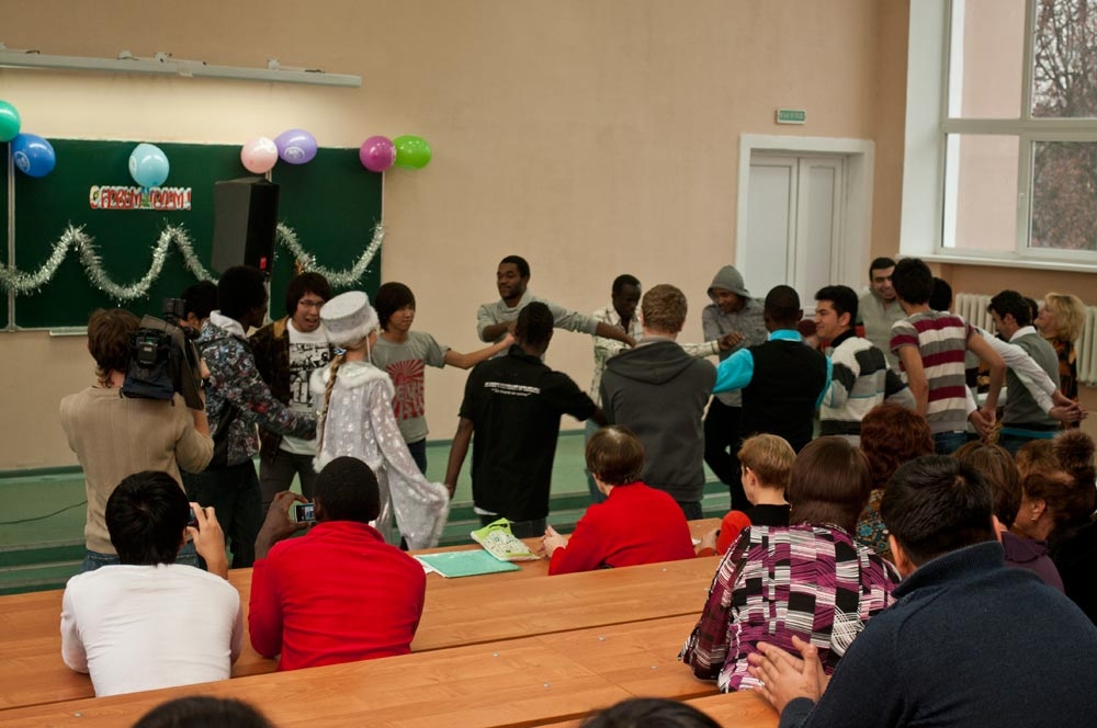 Интернациональный хоровод