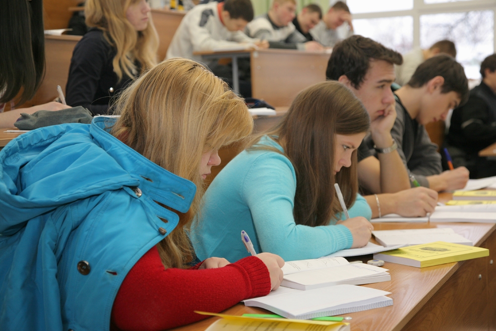 Физику знаешь — горизонты жизни раздвигаешь!