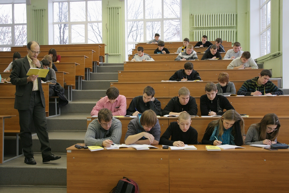 Физику знаешь — горизонты жизни раздвигаешь!