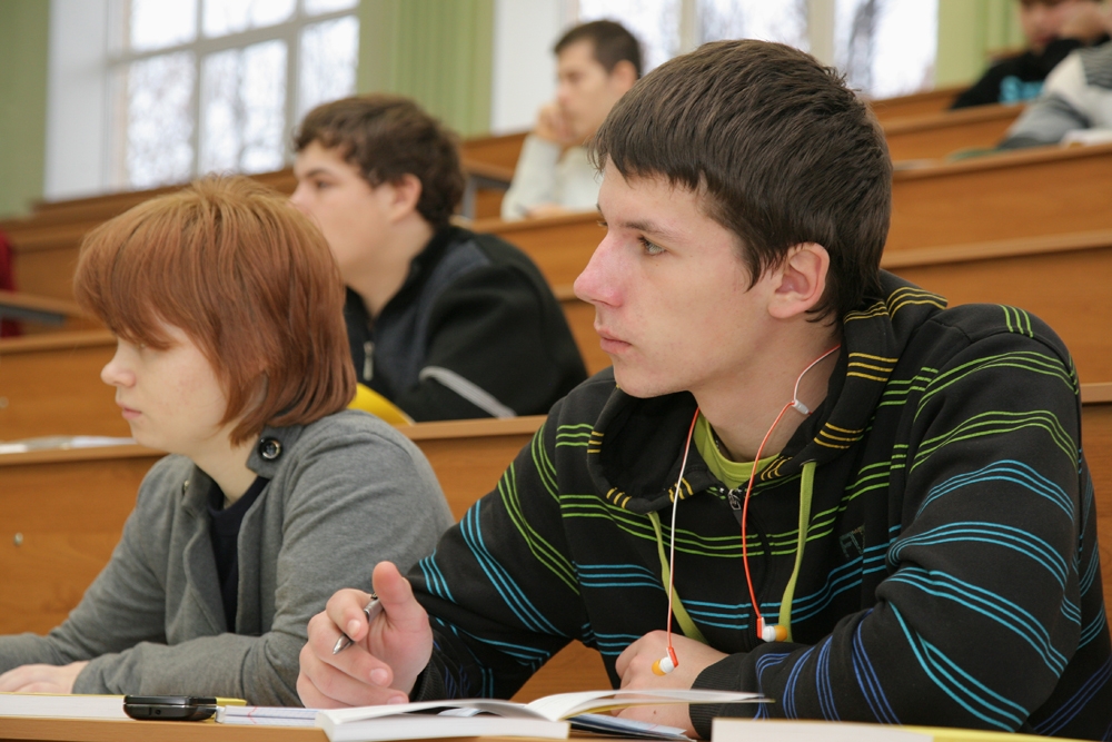 Физику знаешь — горизонты жизни раздвигаешь!